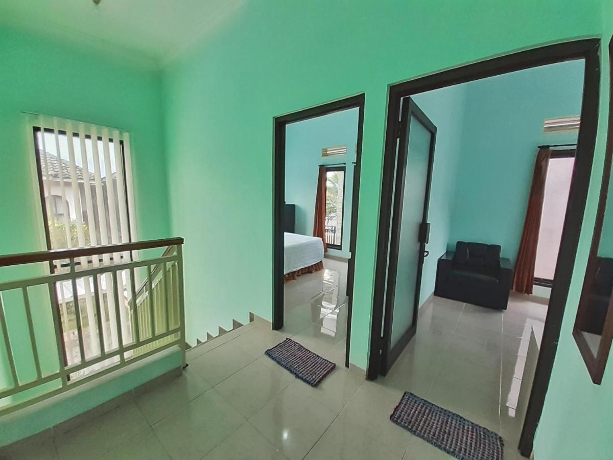 Villa 3 Bedroom Edelweis No. 7 Near Museum Angkut Batu  Exterior photo