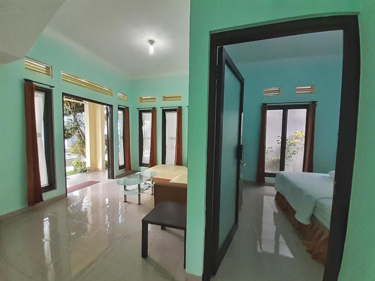 Villa 3 Bedroom Edelweis No. 7 Near Museum Angkut Batu  Exterior photo