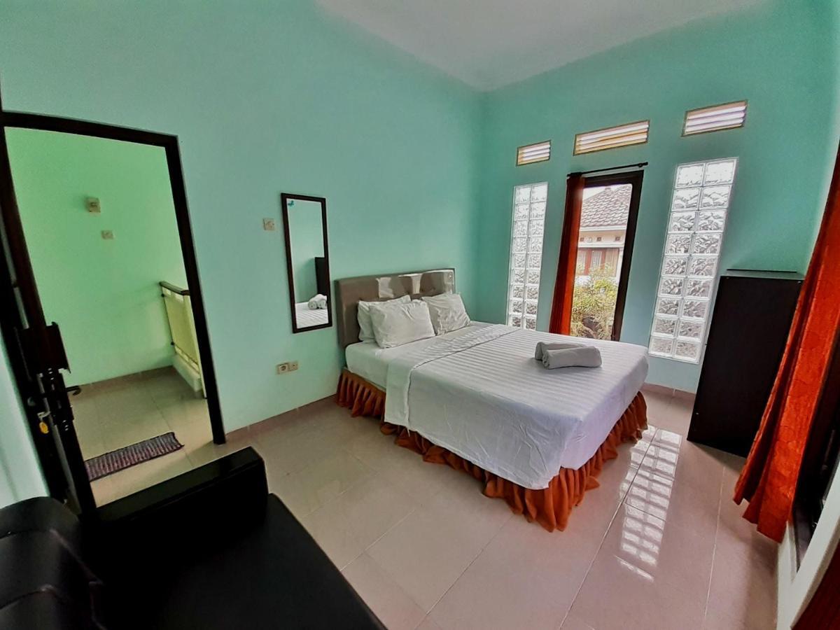 Villa 3 Bedroom Edelweis No. 7 Near Museum Angkut Batu  Exterior photo